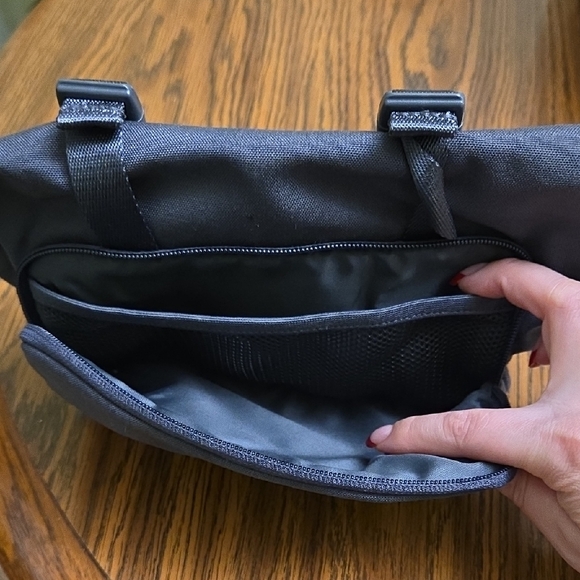 Lululemon toiletry bag - Picture 4 of 12